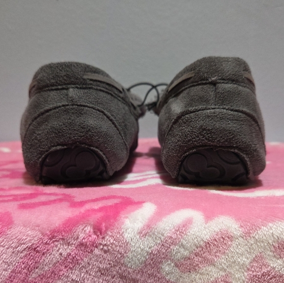 Hooked Women's Chill Gray Slippers, Size 11 - Picture 6 of 7